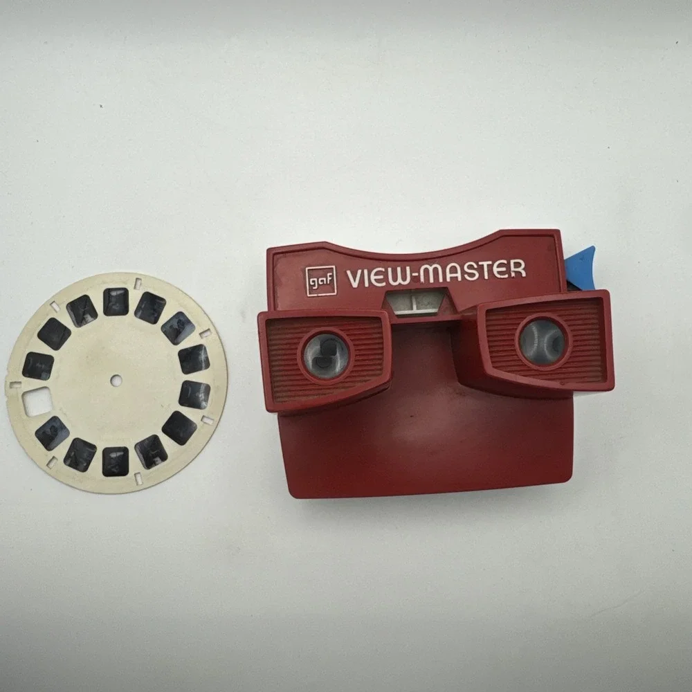 VINTAGE VIEW-MASTER - Vintage Red & White with Blue Lever - GAF - 3-D Viewer
